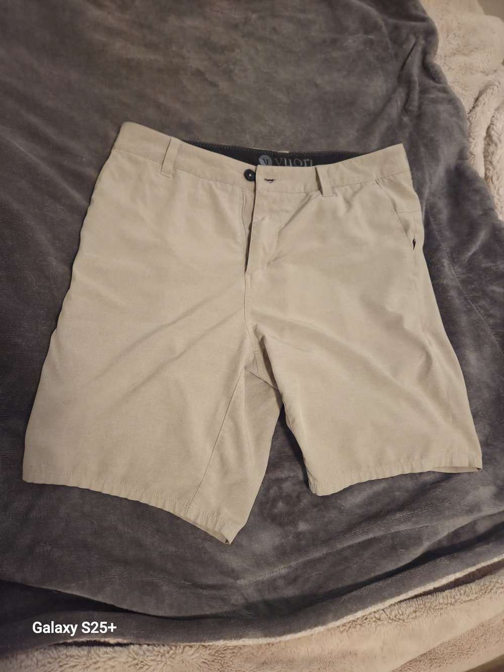 Vuori Men's Flat-Front Khaki Shorts - Light Beige